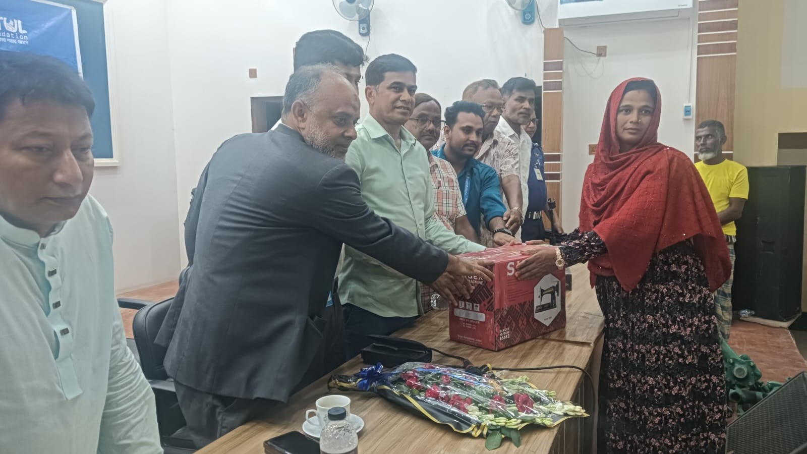 পঞ্চগড়ে মাস্তুল ফাউন্ডেশনের উদ্যোগে টিউবওয়েল ও সেলাই মেশিন বিতরণ